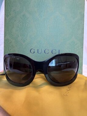 Gucci Women’s Black Gloss Oversized Sunglasses With Soft Case Bag and Gucci Box